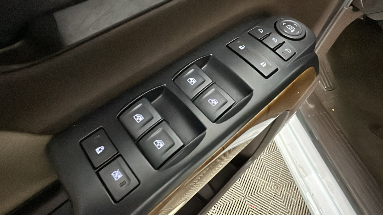Used 2018 GMC Sierra 1500 SLT AWD/4WD image 13