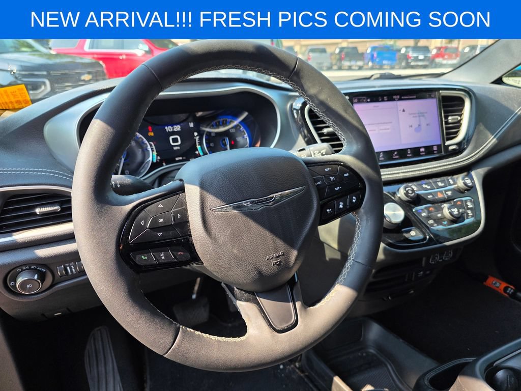 Used 2022 Chrysler Pacifica Touring-L w/ S Appearance Package FWD image 7