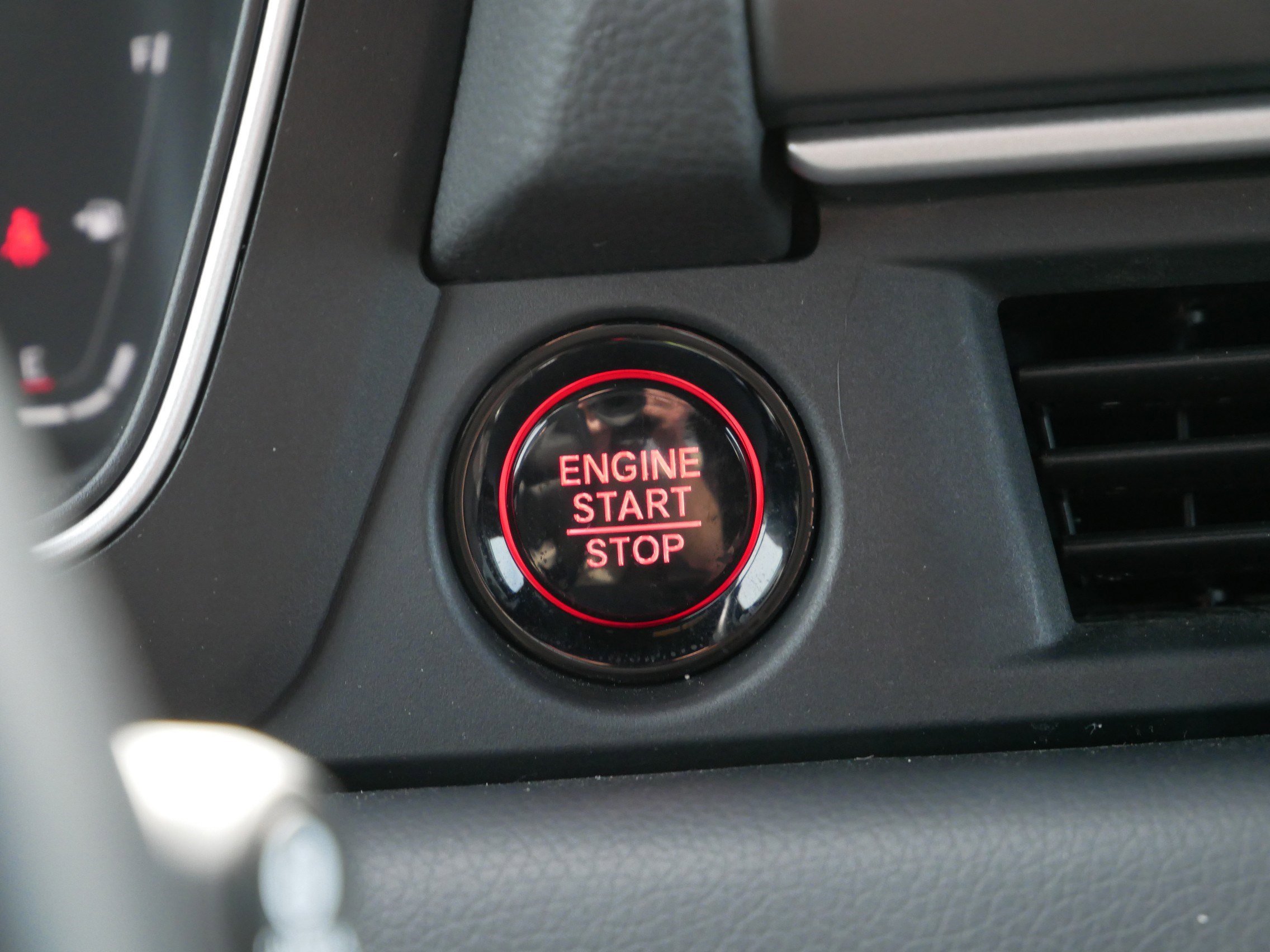 Certified 2025 Honda Pilot Black Edition image 29