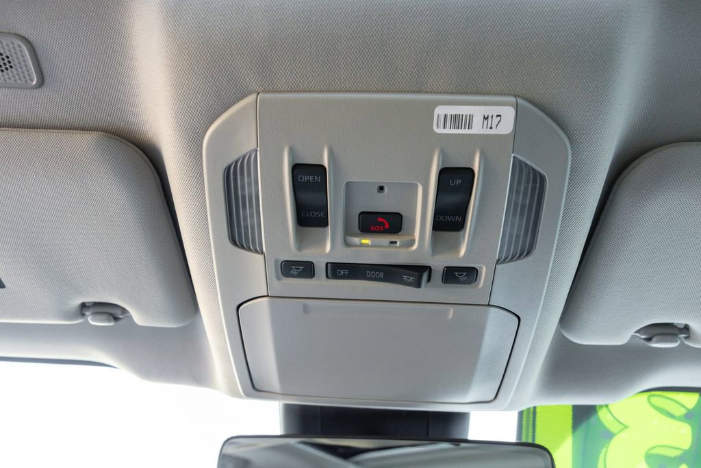 Certified 2025 Toyota Highlander XLE image 24