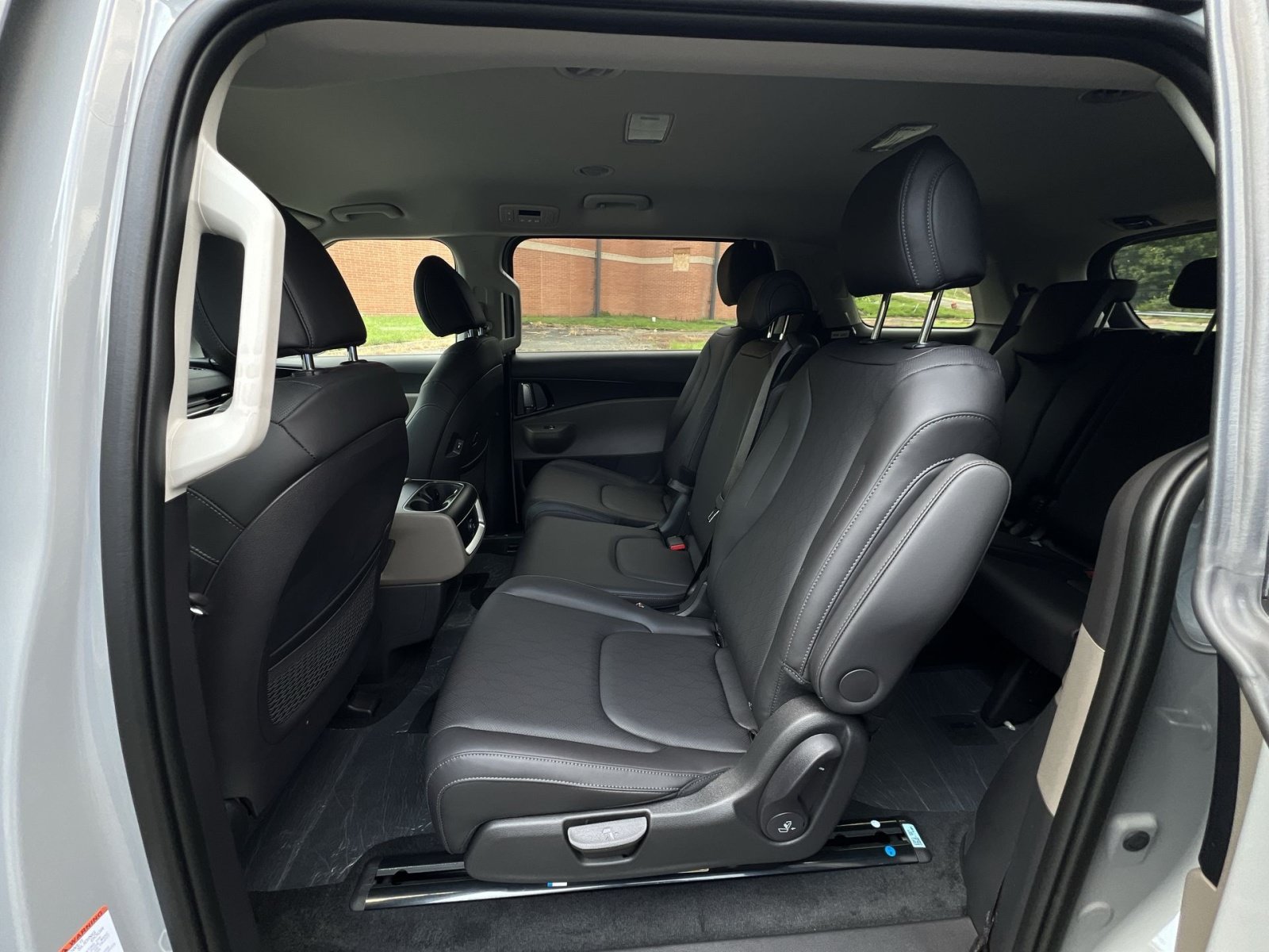 New 2027 Kia Carnival FWD image 31