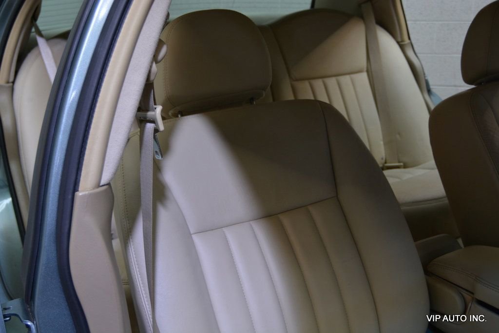 Used 2006 Lincoln Town Car Signature image 14