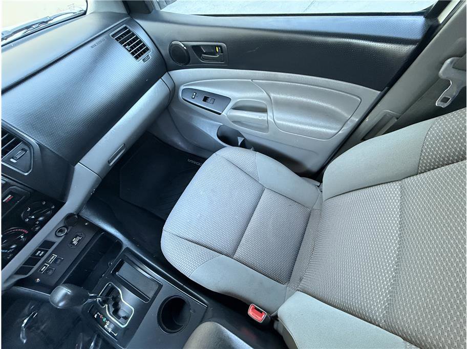 Used 2013 Toyota Tacoma 4x4 Access Cab w/ Convenience Pkg image 12