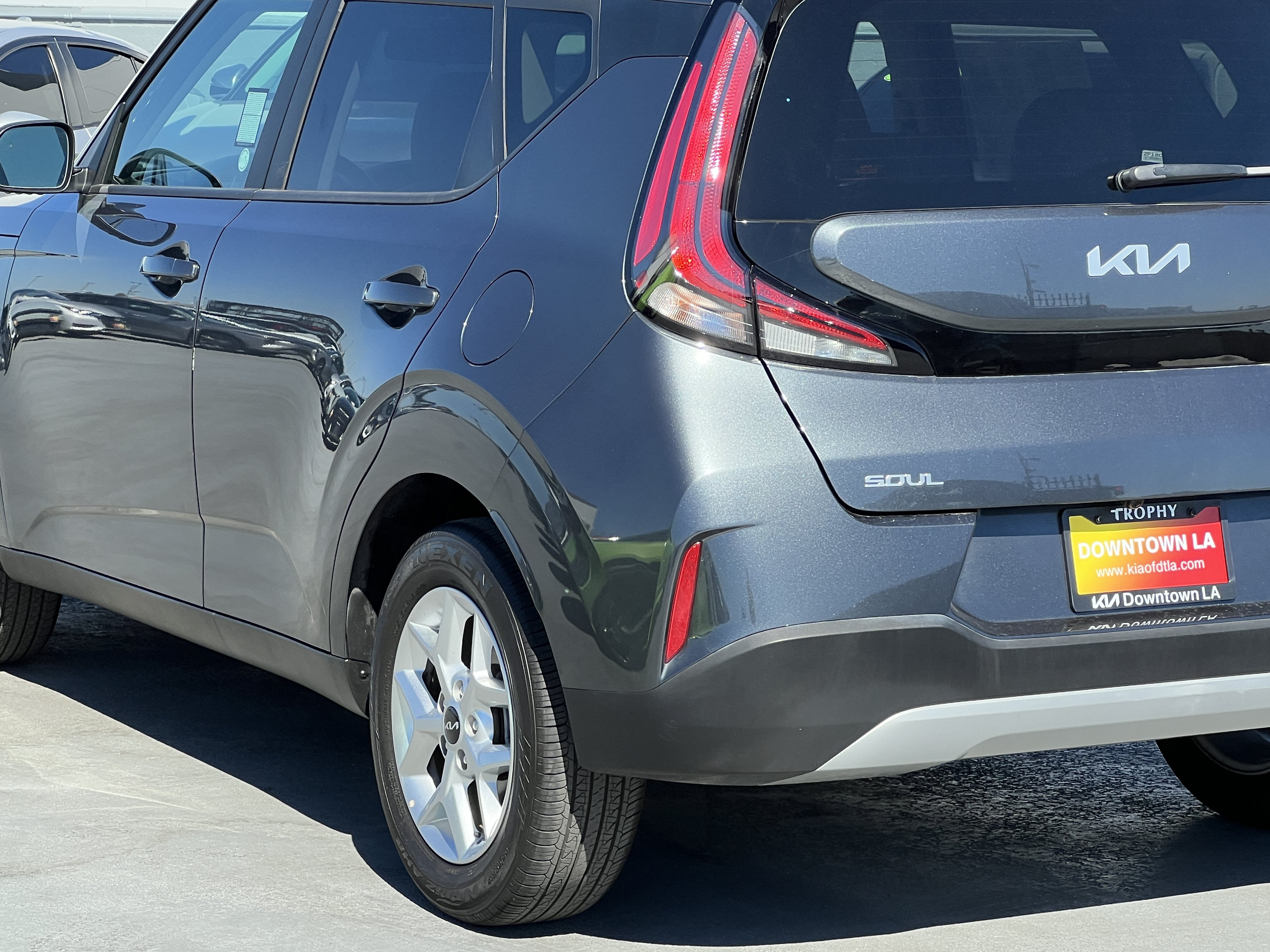 Used 2025 Kia Soul LX w/ LX Technology Package FWD image 5