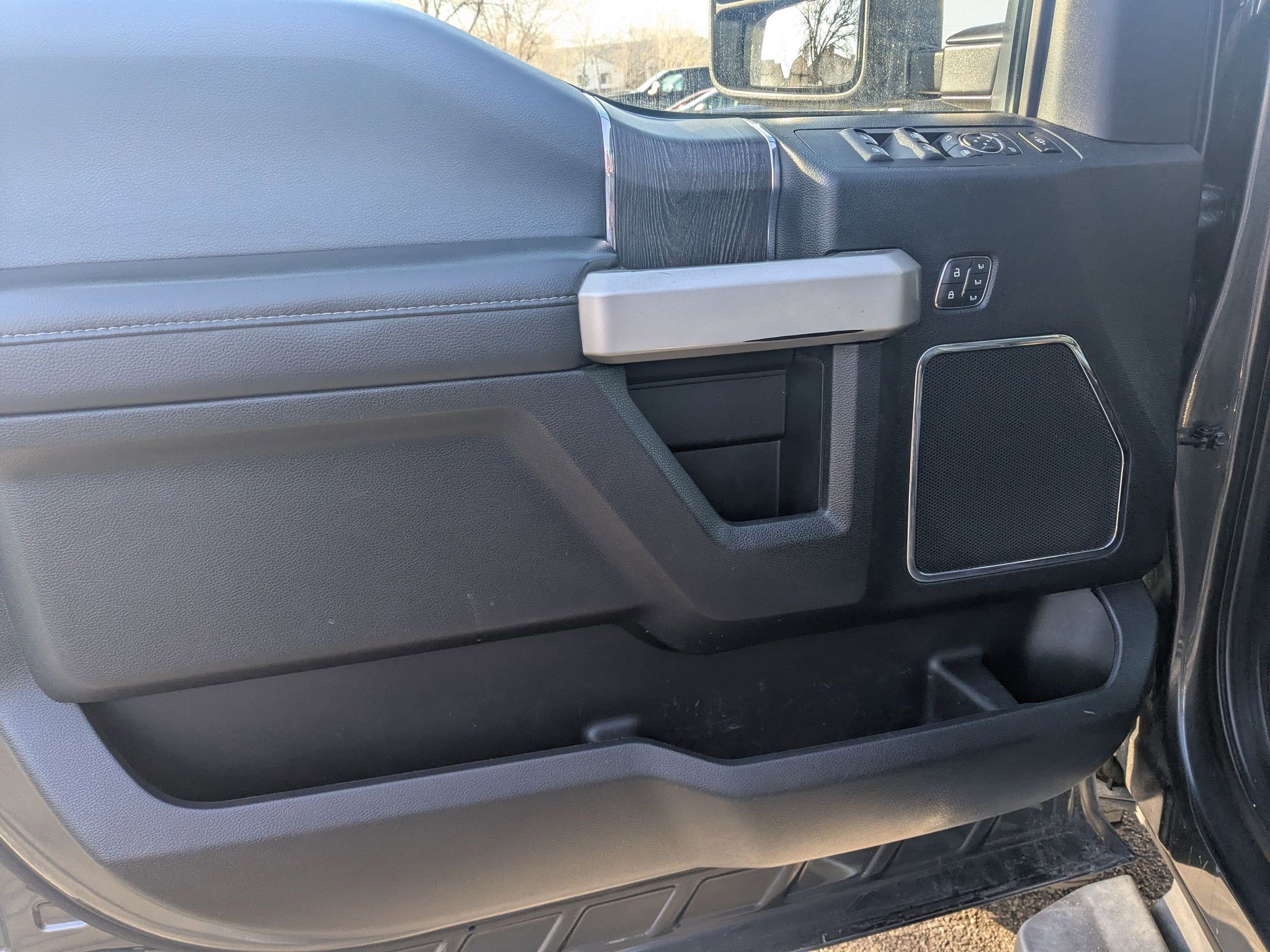 Used 2020 Ford F350 Lariat w/ Camper Package image 15