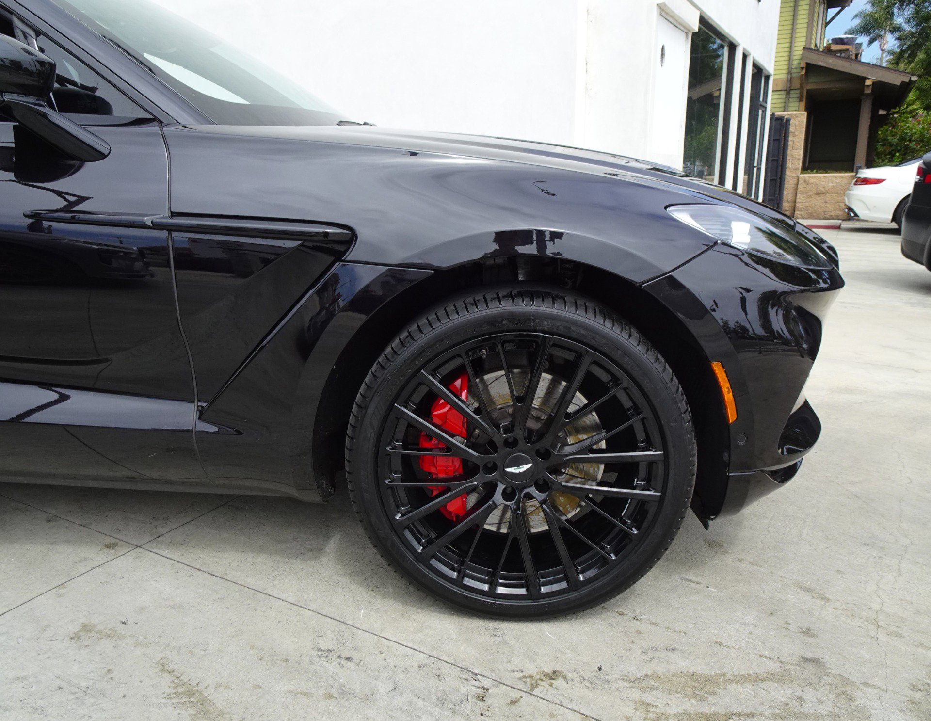 Used 2022 Aston Martin DBX AWD/4WD image 10