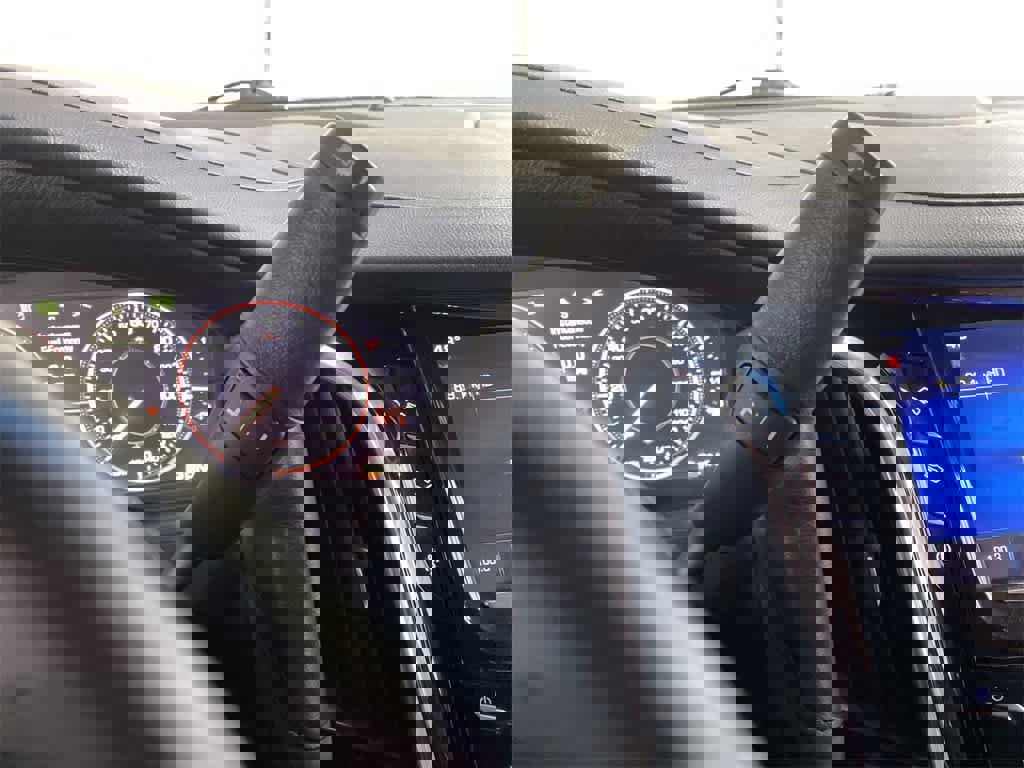 Used 2015 Cadillac Escalade Luxury image 25