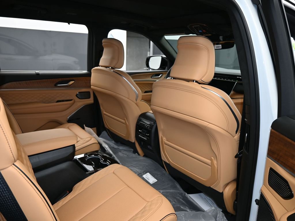 Used 2025 Jeep Grand Cherokee L Summit w/ Luxury Tech Group V image 37