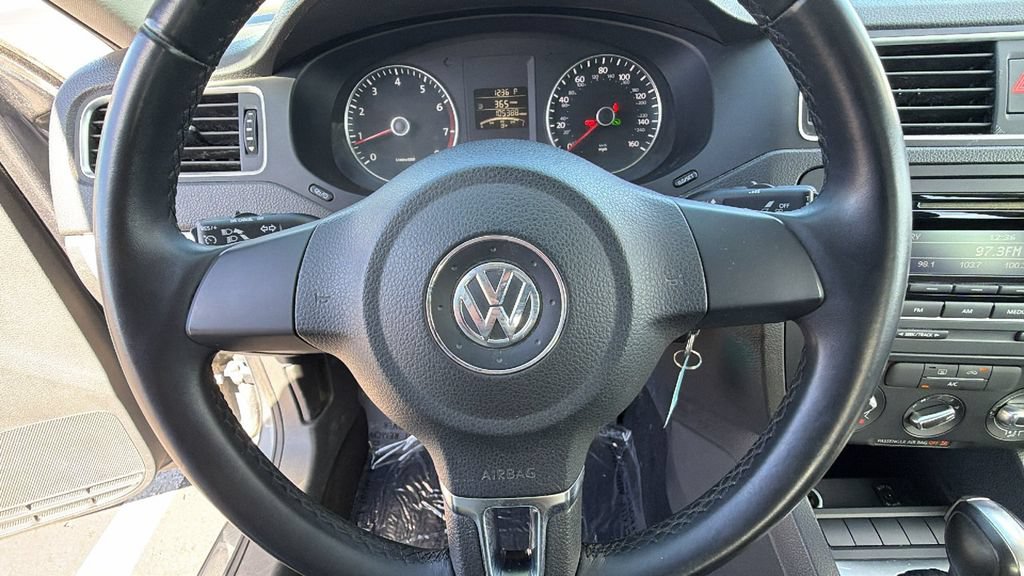 Used 2013 Volkswagen Jetta SE FWD image 17