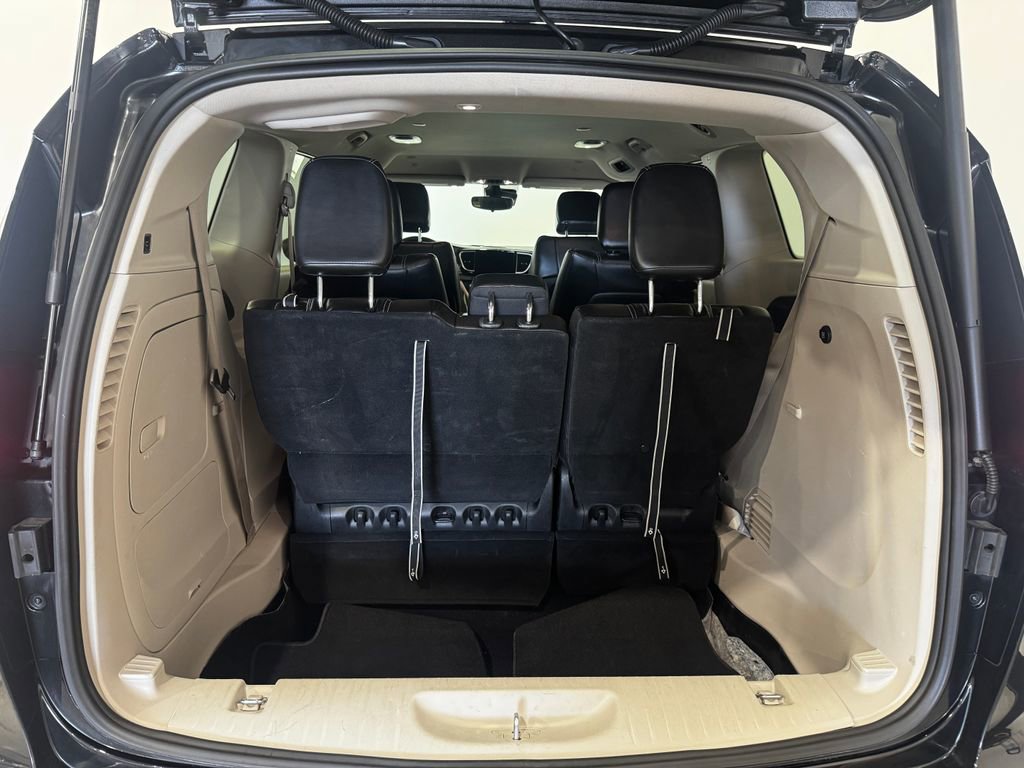 Used 2023 Chrysler Pacifica Touring-L image 27