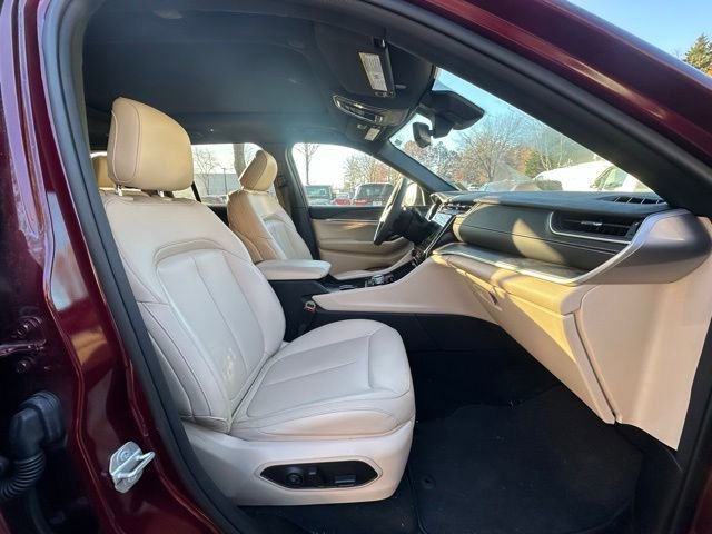 Used 2024 Jeep Grand Cherokee Limited image 31