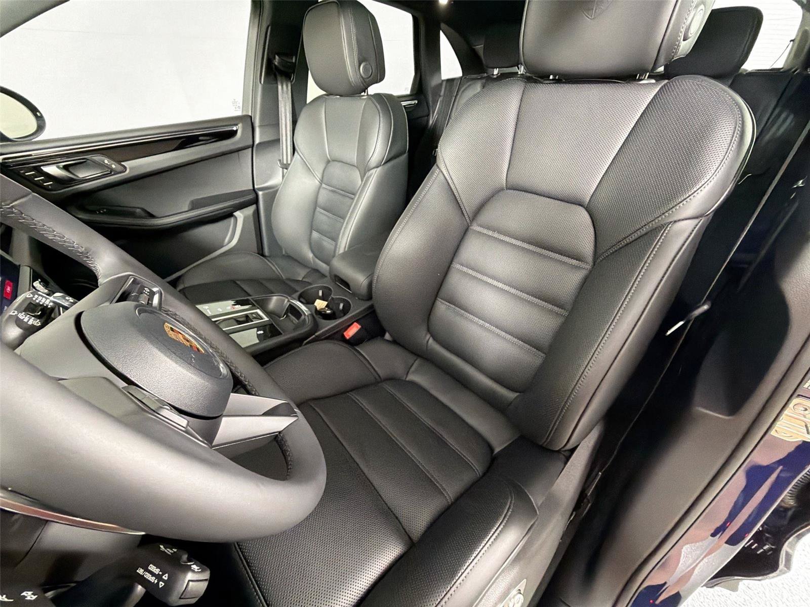 Certified 2026 Porsche Macan Turbo AWD/4WD image 5
