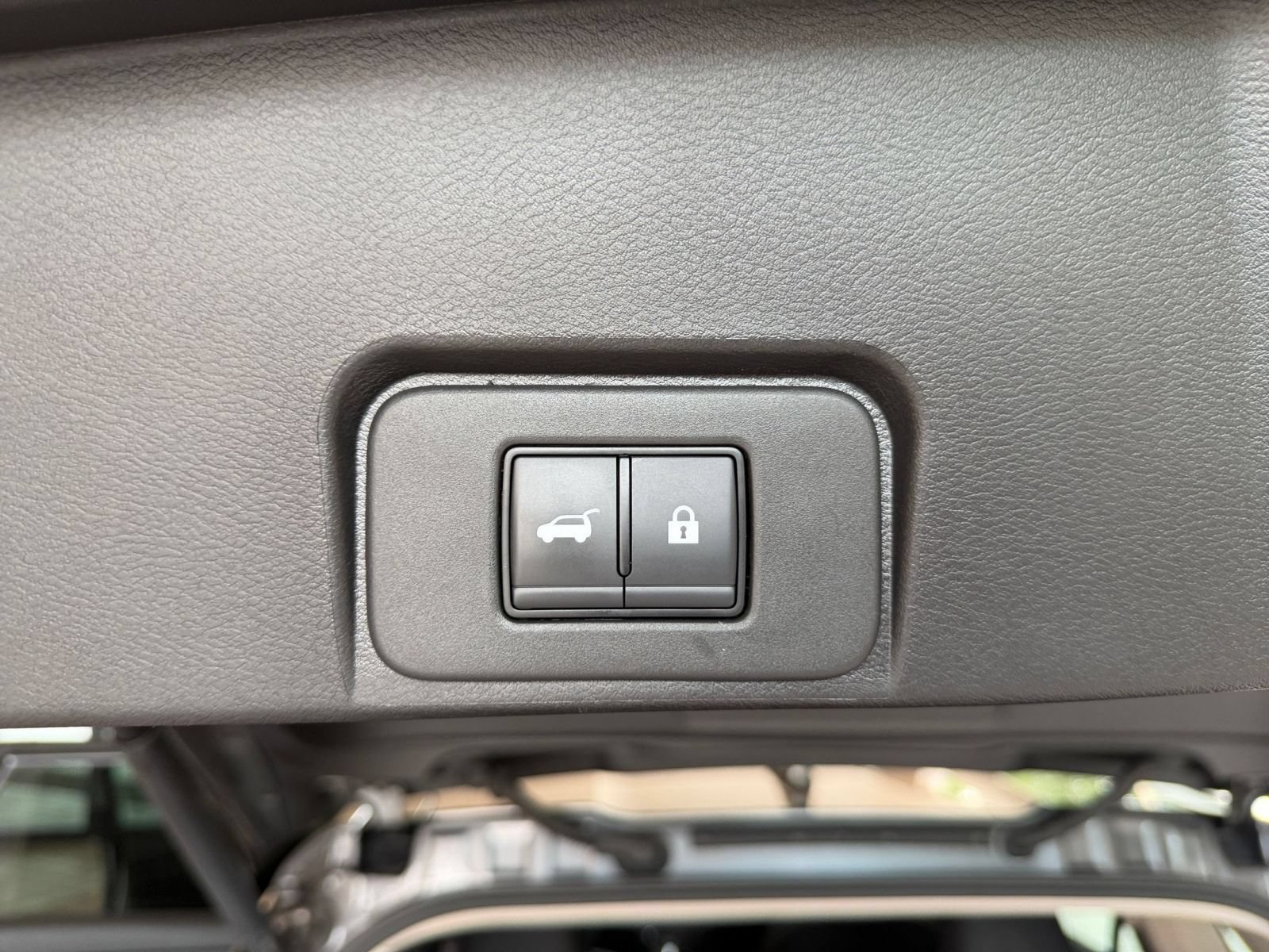 Used 2025 Nissan Rogue SV AWD/4WD image 19