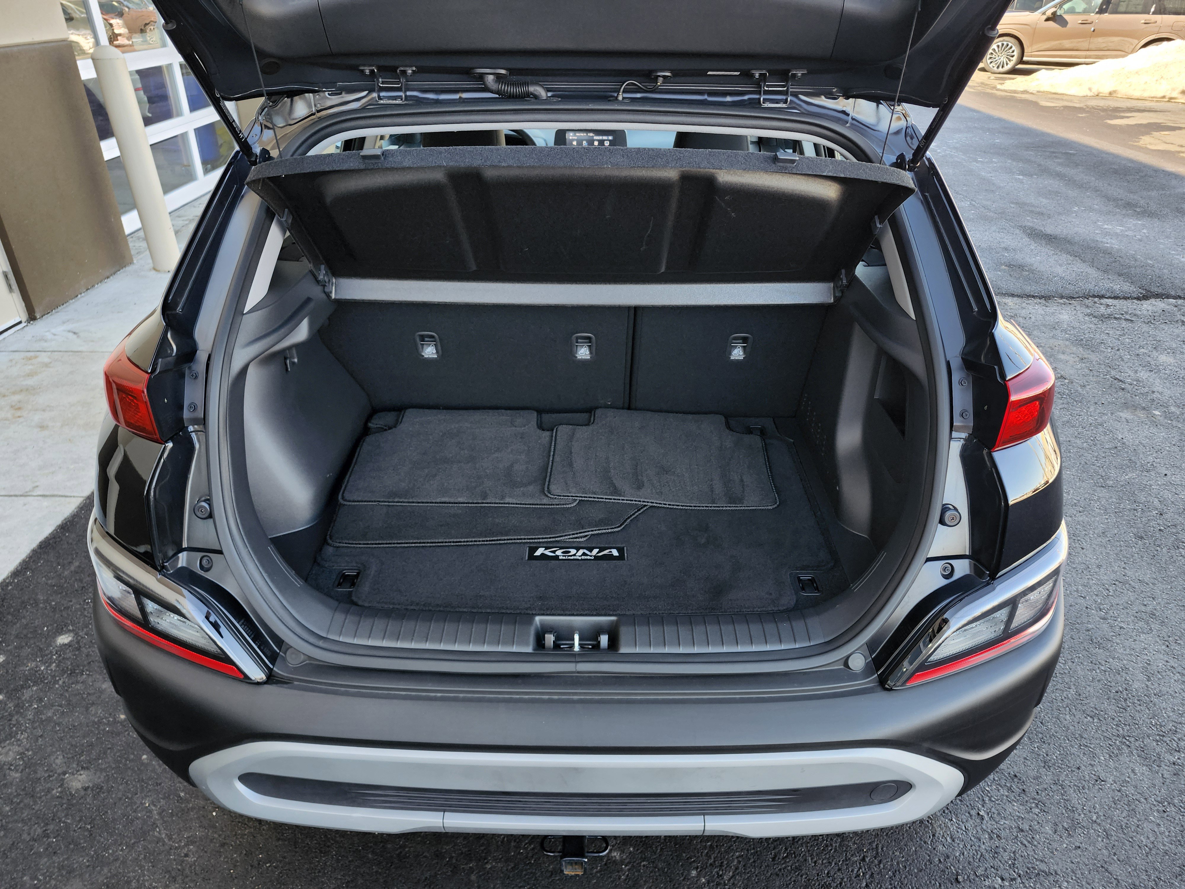 Used 2023 Hyundai Kona SE w/ Cargo Package image 22