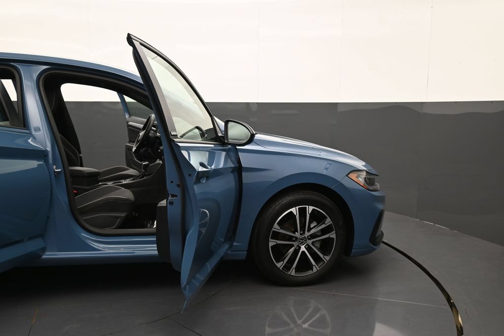 Used 2025 Volkswagen Jetta Sport FWD image 9