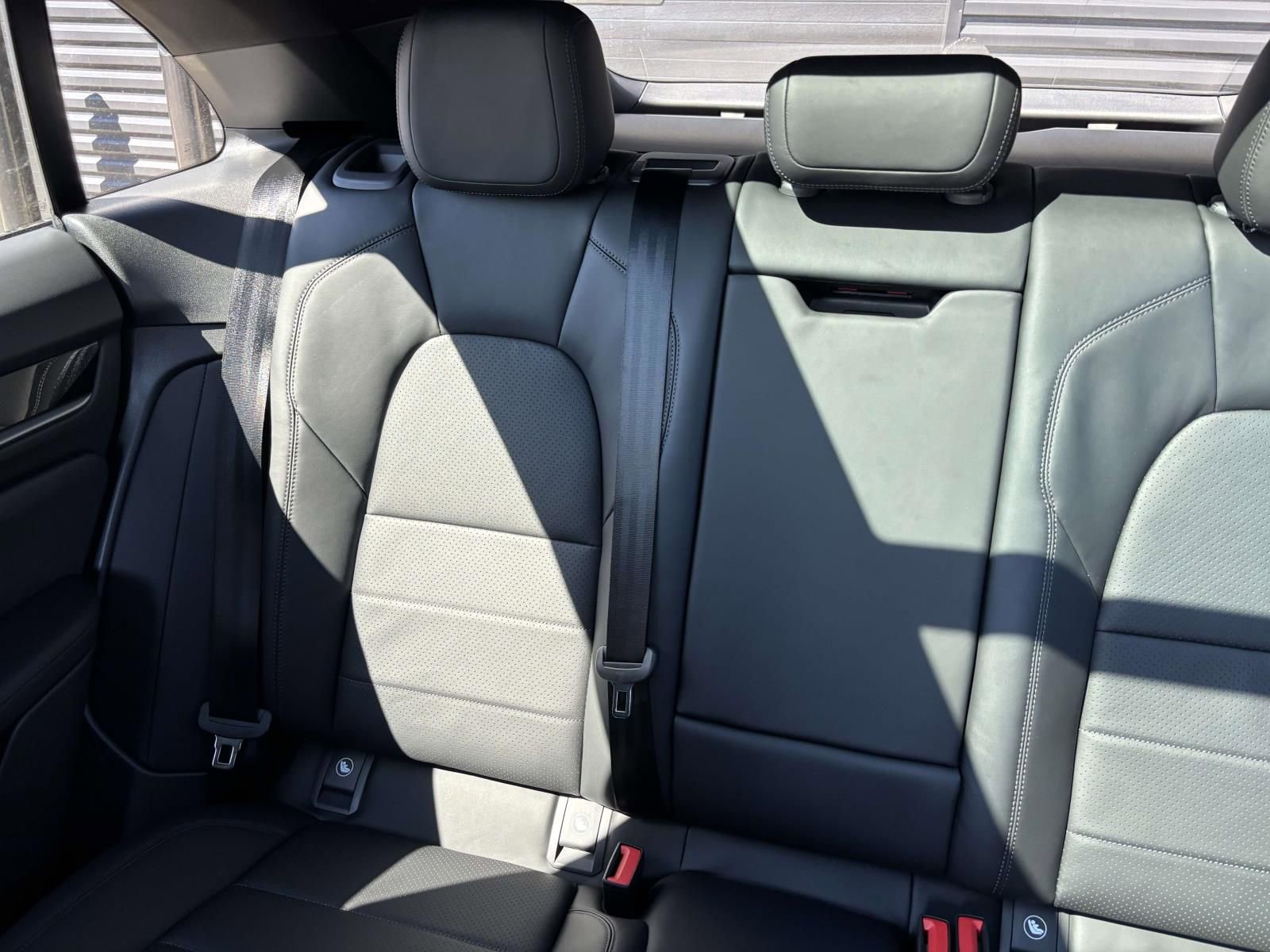 New 2026 Porsche Macan 4 Electric image 39