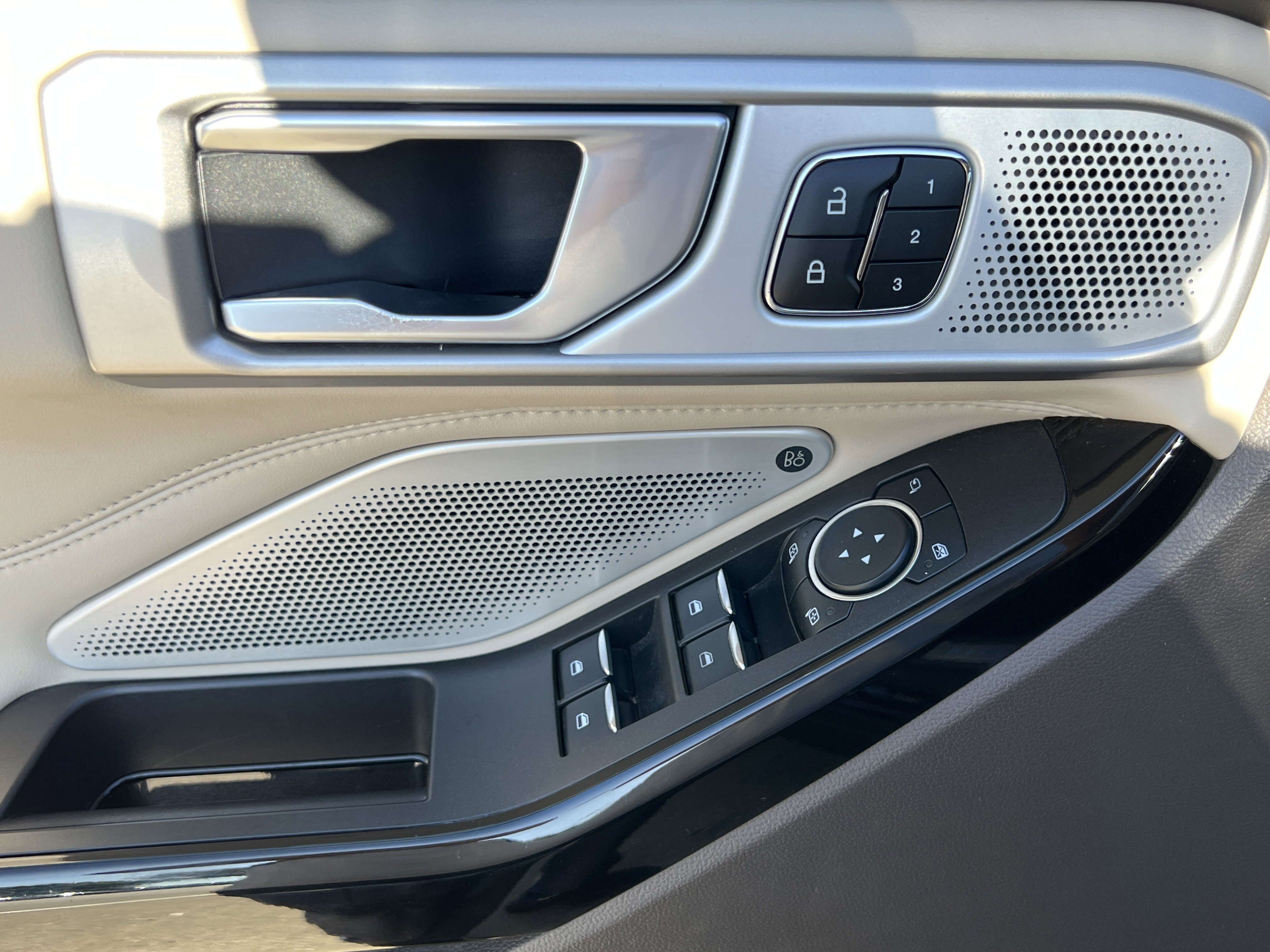 Used 2023 Ford Explorer Platinum w/ Technology Package image 32