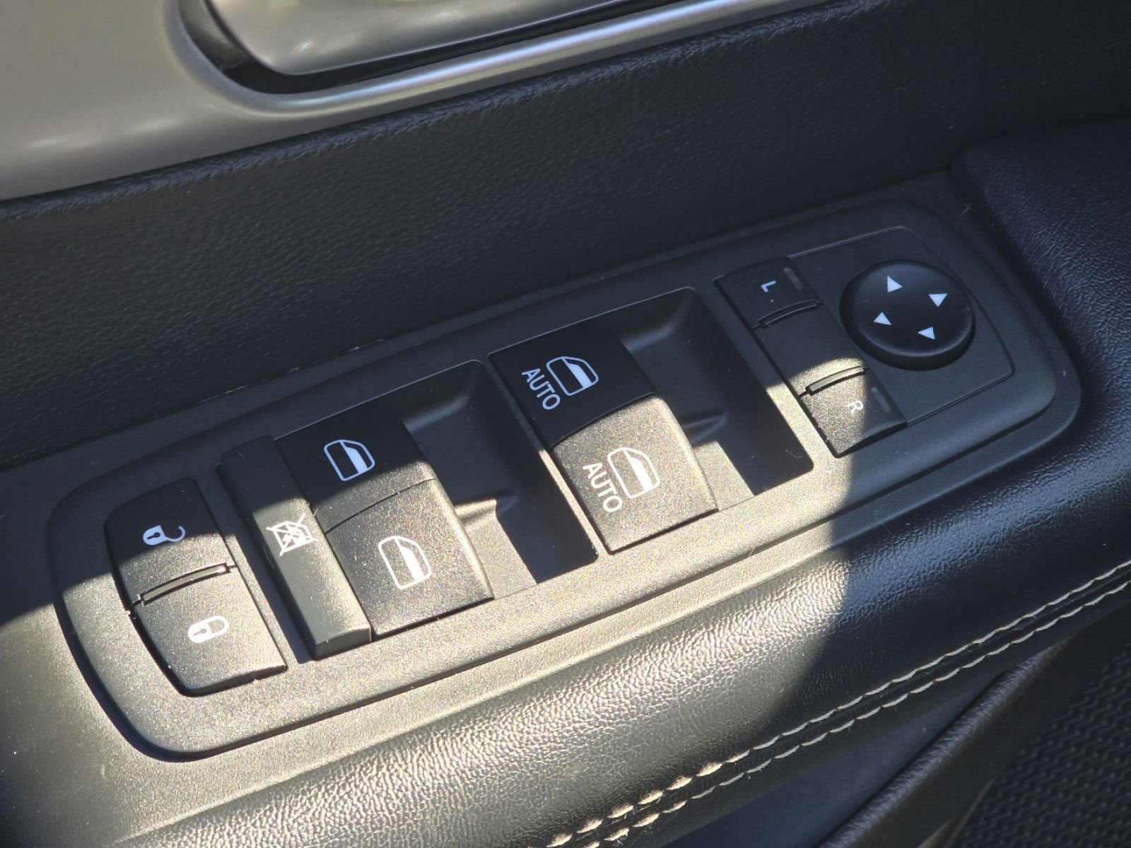 Used 2019 Chrysler Pacifica Touring Plus w/ Advanced Safetytec Group image 24