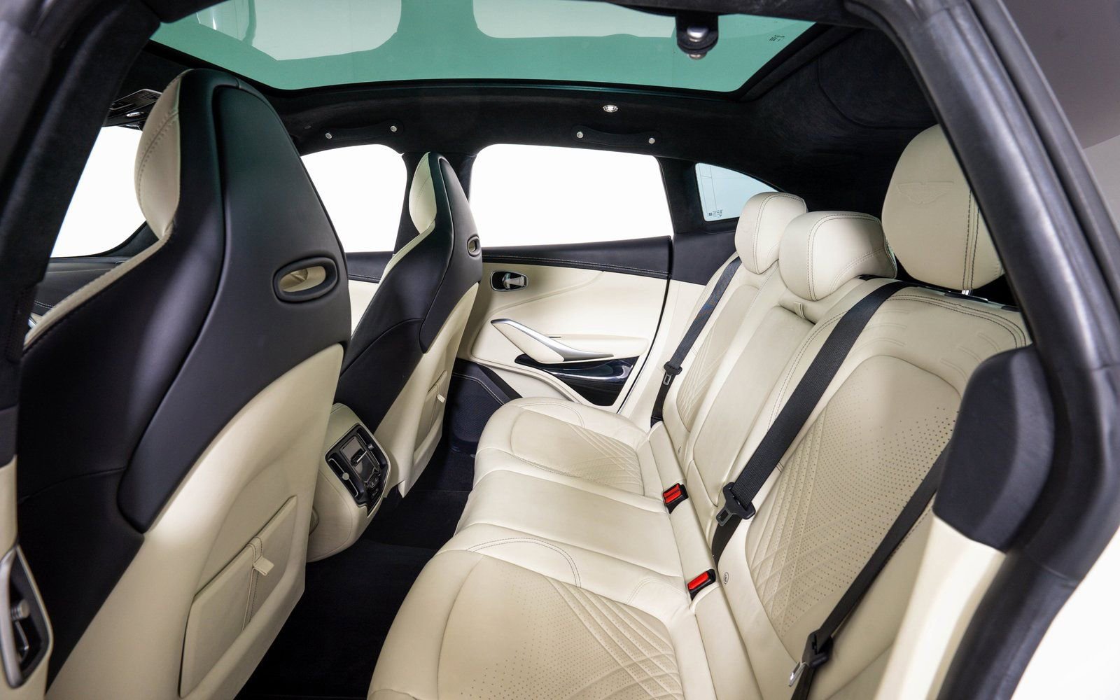 Used 2022 Aston Martin DBX image 20