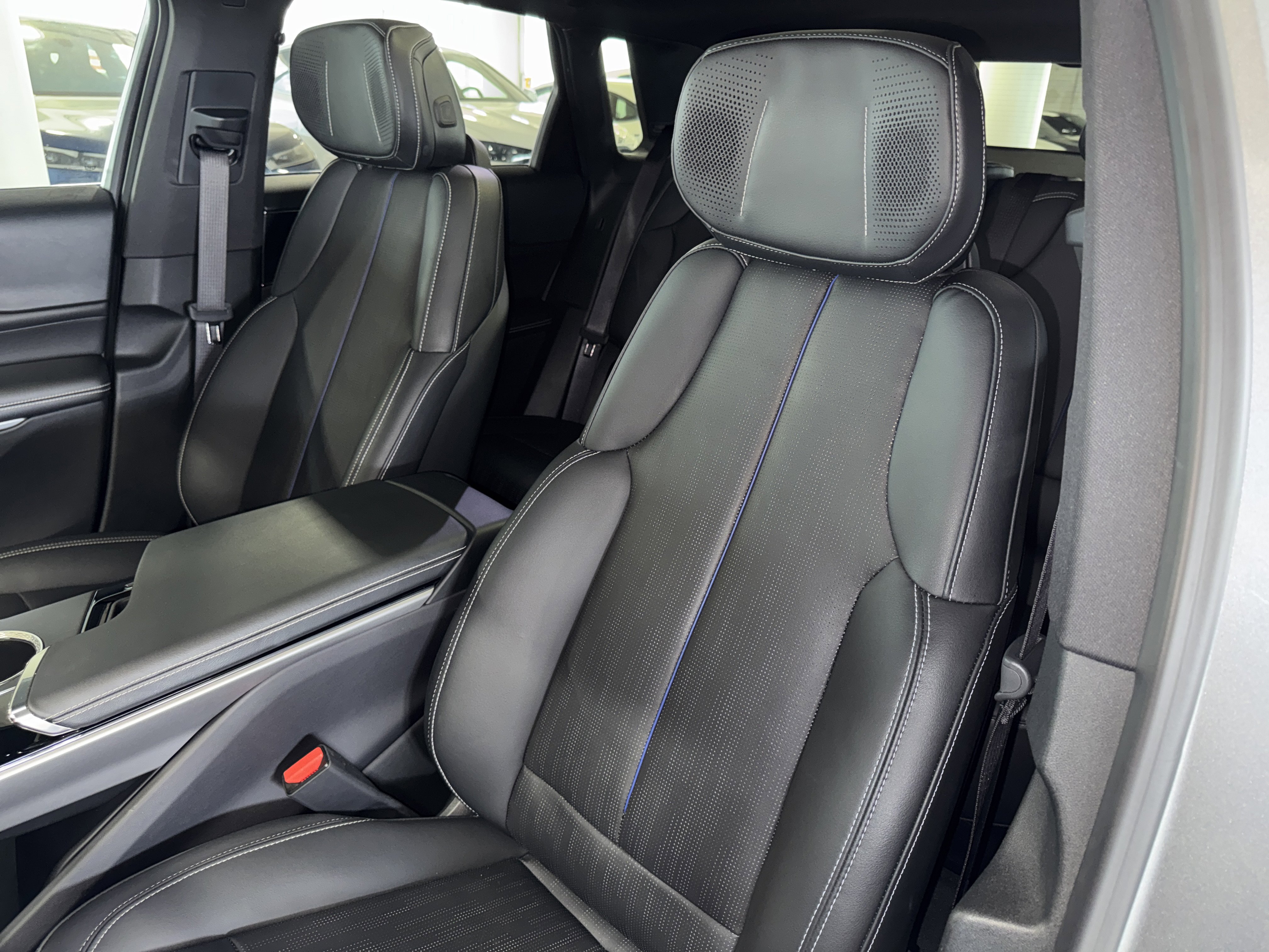 Used 2024 Cadillac Lyriq Sport image 37