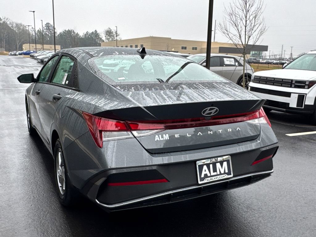 New 2026 Hyundai Elantra SE image 3
