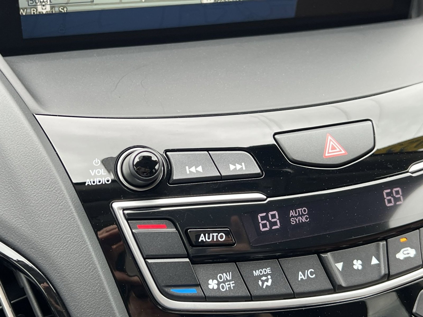 Certified 2025 Acura RDX SH-AWD w/ Advance Package image 19