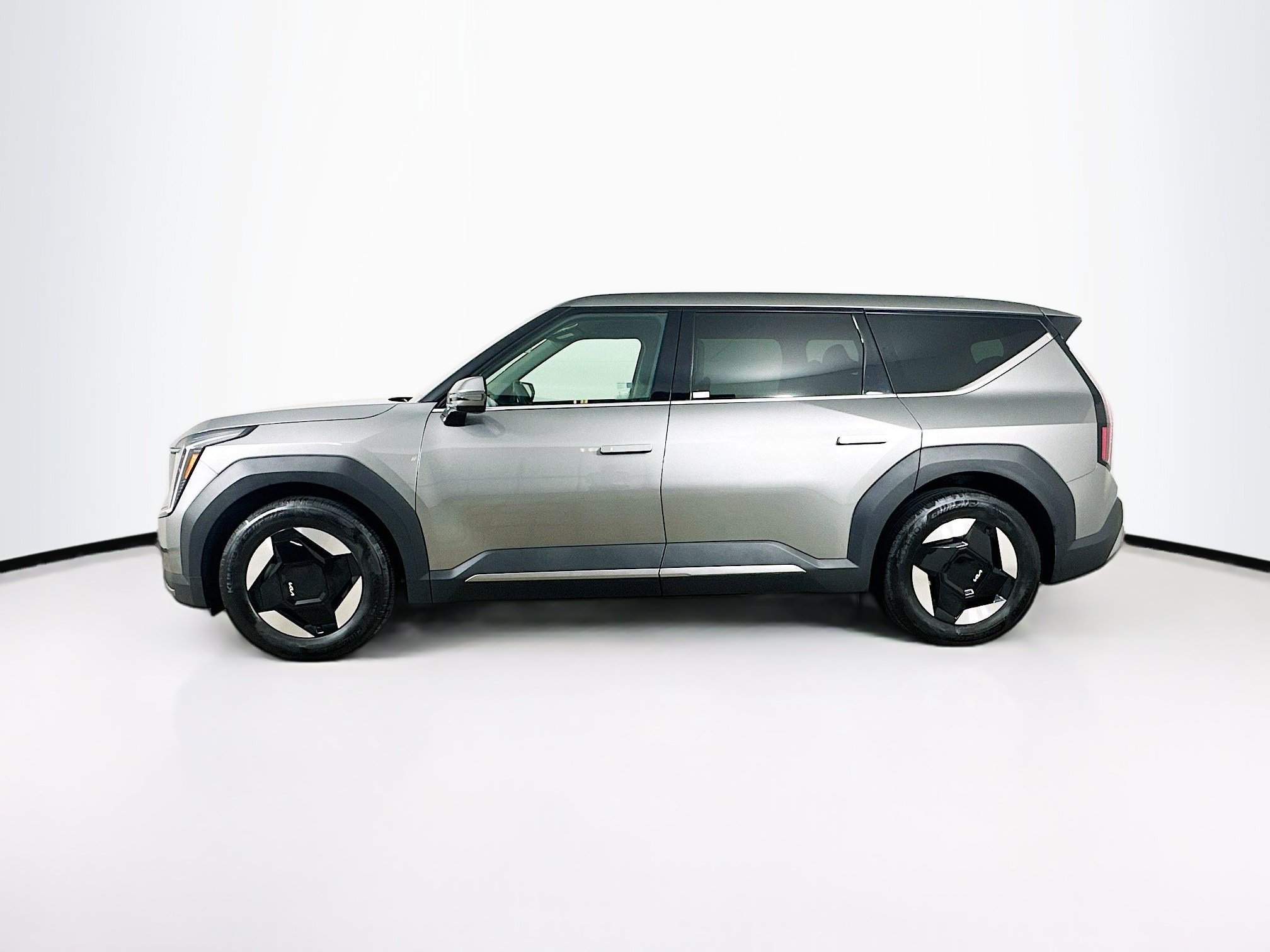 Used 2024 Kia EV9 Light RWD image 4