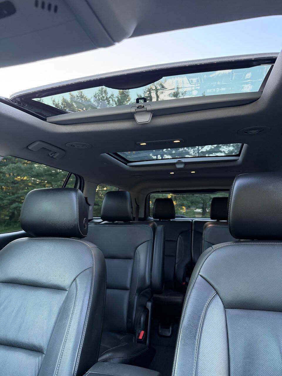 Used 2017 GMC Acadia SLT w/ LPO, Floor Liner Package AWD/4WD image 32
