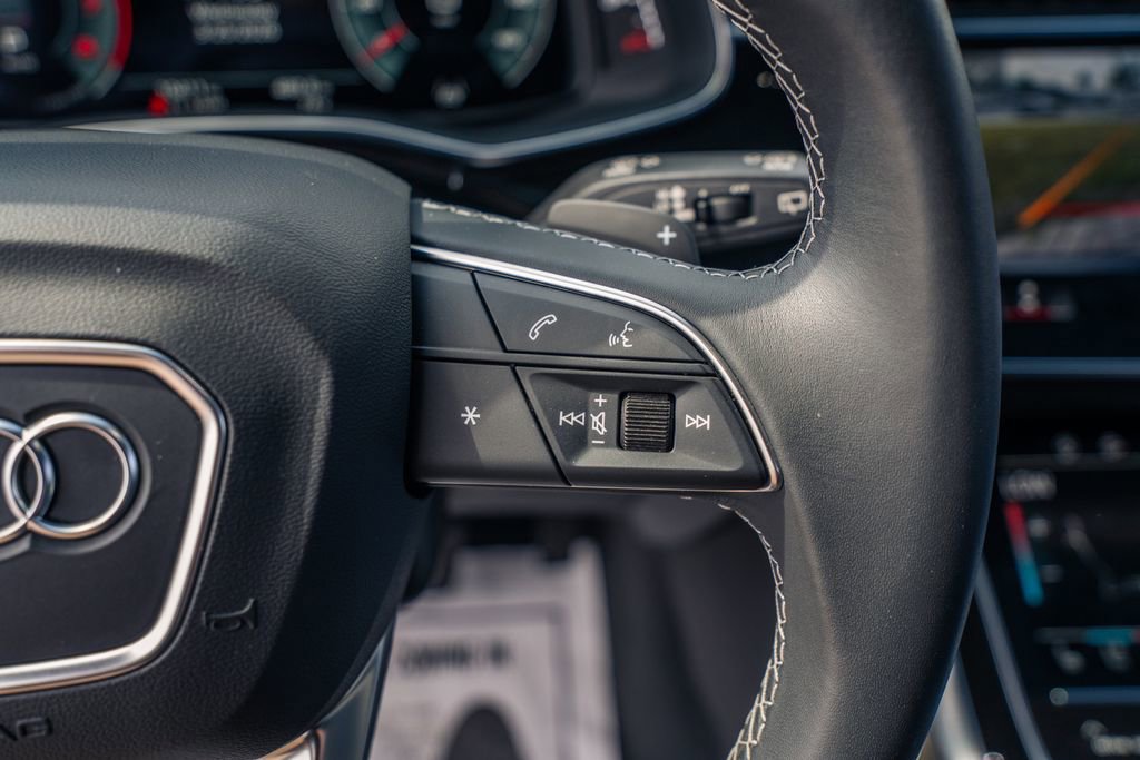 Used 2025 Audi Q8 Prestige image 25