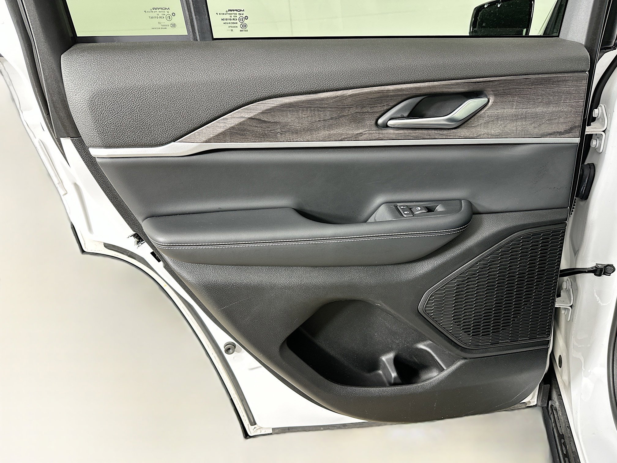 Used 2023 Jeep Grand Cherokee Limited w/ Black Appearance Package image 26