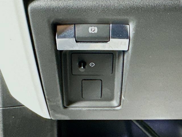 Used 2022 Land Rover Defender 110 X-Dynamic HSE AWD/4WD image 12