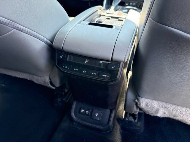 Used 2021 Toyota Highlander Platinum AWD/4WD image 14