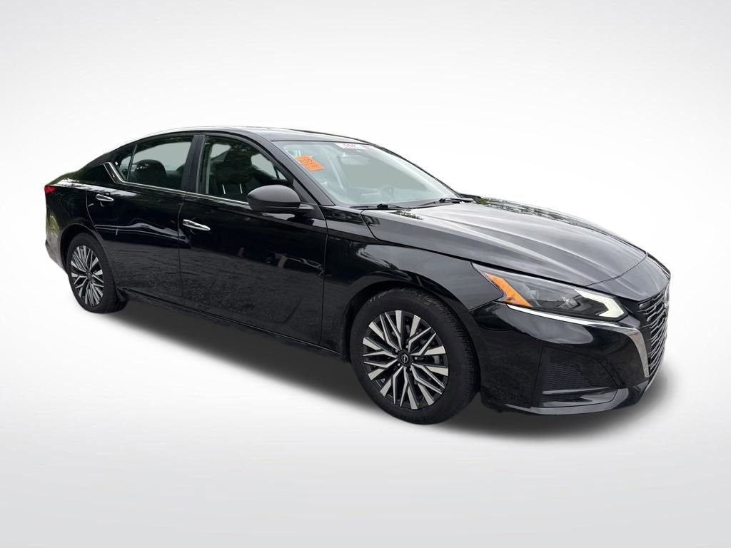 Used 2025 Nissan Altima 2.5 SV FWD image 18