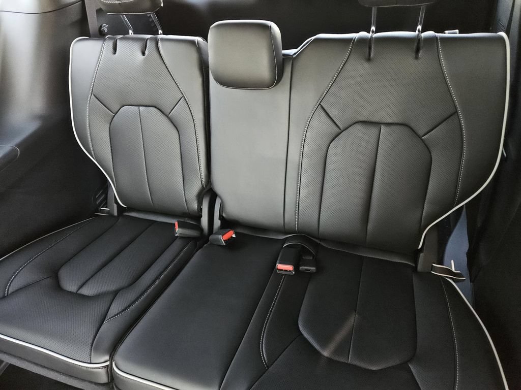 New 2026 Chrysler Pacifica Limited w/ Uconnect Theater Family Group FWD image 11