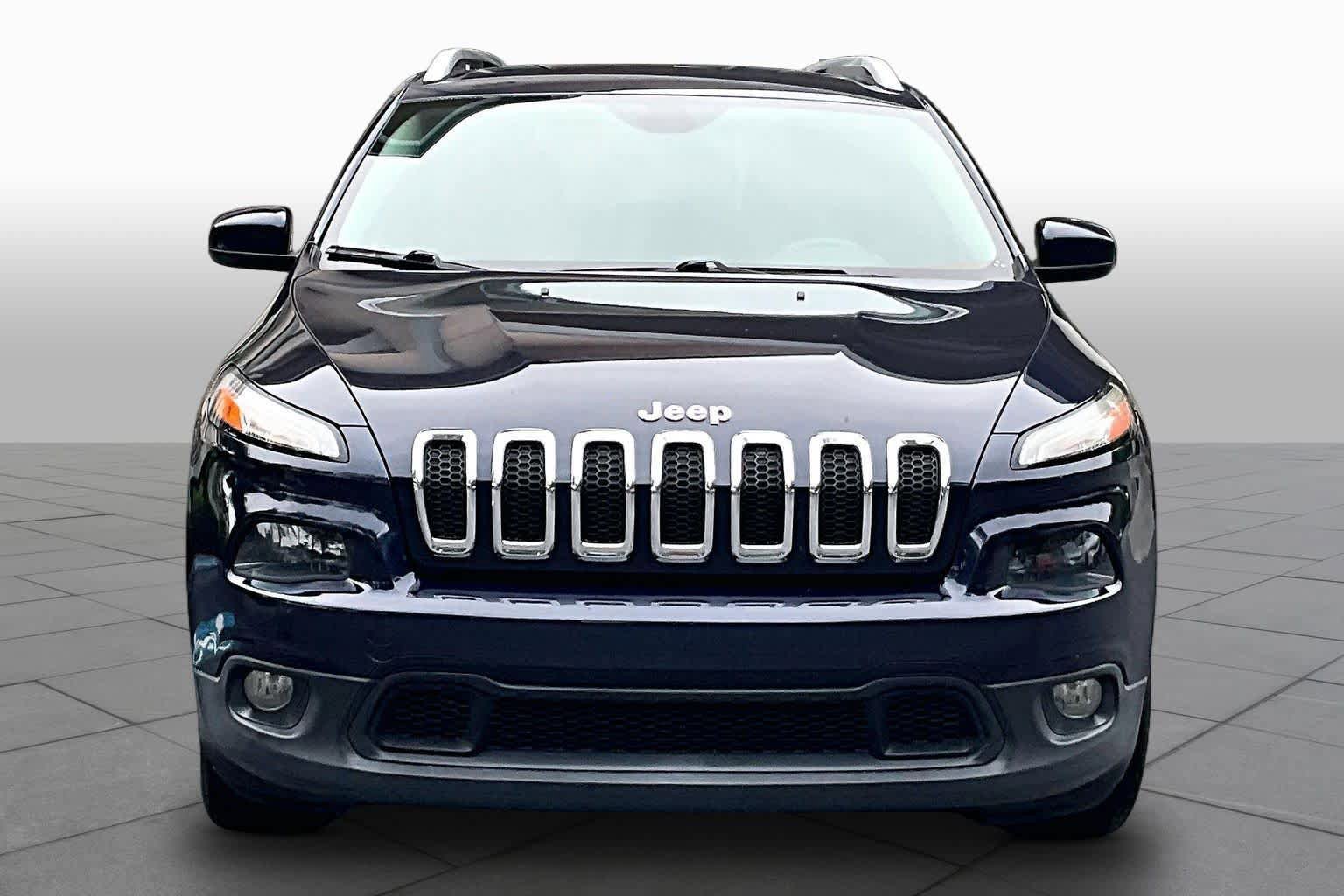 Used 2014 Jeep Cherokee Latitude w/ Cold Weather Group FWD image 5