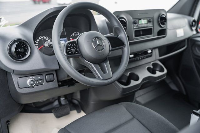 Used 2023 Mercedes-Benz Sprinter 4500 image 16
