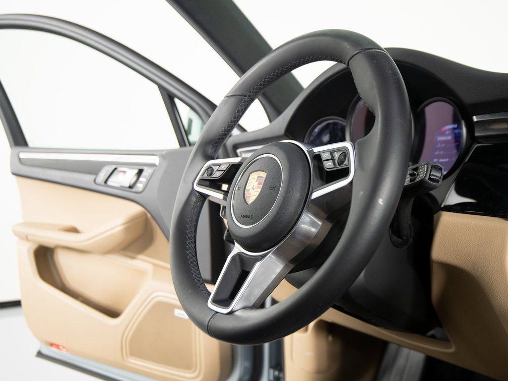 Certified 2021 Porsche Macan AWD/4WD image 32