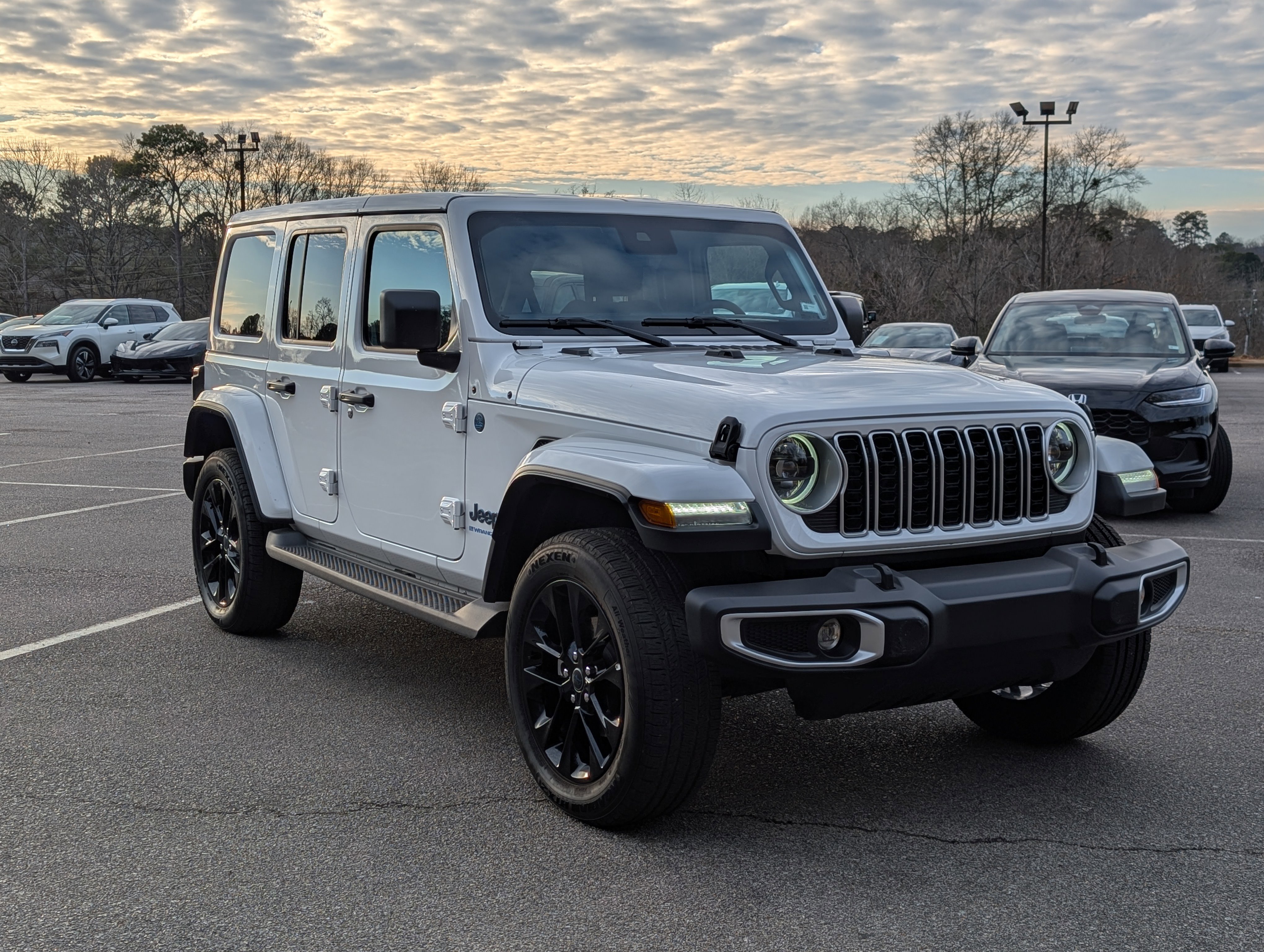 Used 2025 Jeep Wrangler Unlimited Sahara AWD/4WD image 11