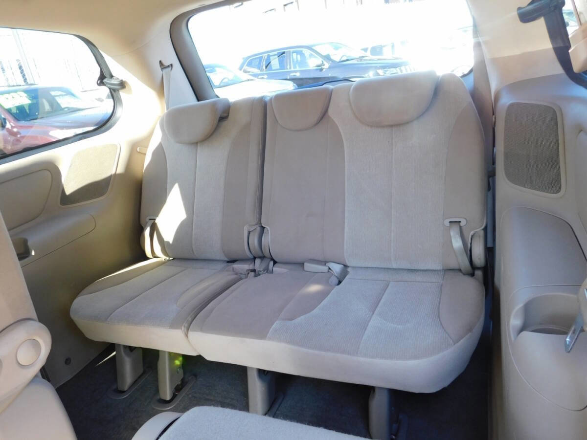 Used 2012 Kia Sedona LX image 6