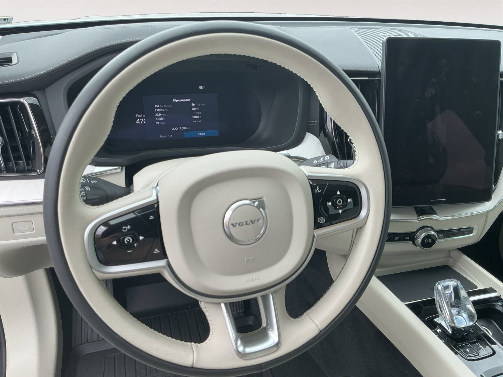 New 2026 Volvo XC60 B5 Ultra w/ Protection Package Premier AWD/4WD image 12