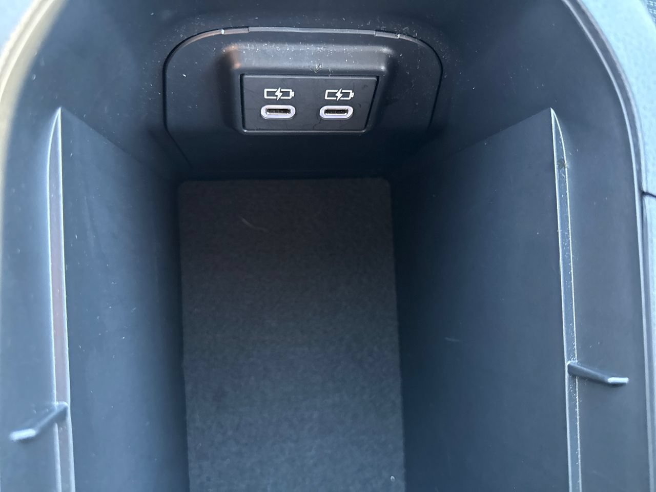 Used 2025 Toyota RAV4 LE AWD/4WD image 30