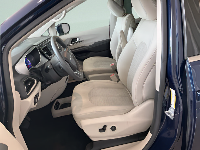 Used 2018 Chrysler Pacifica Touring Plus FWD image 8