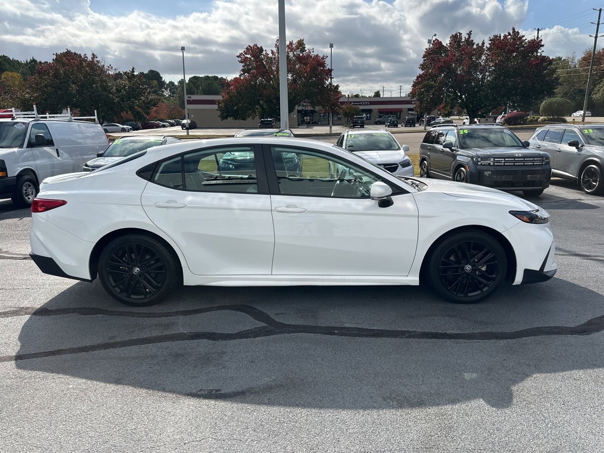 Used 2025 Toyota Camry SE image 8