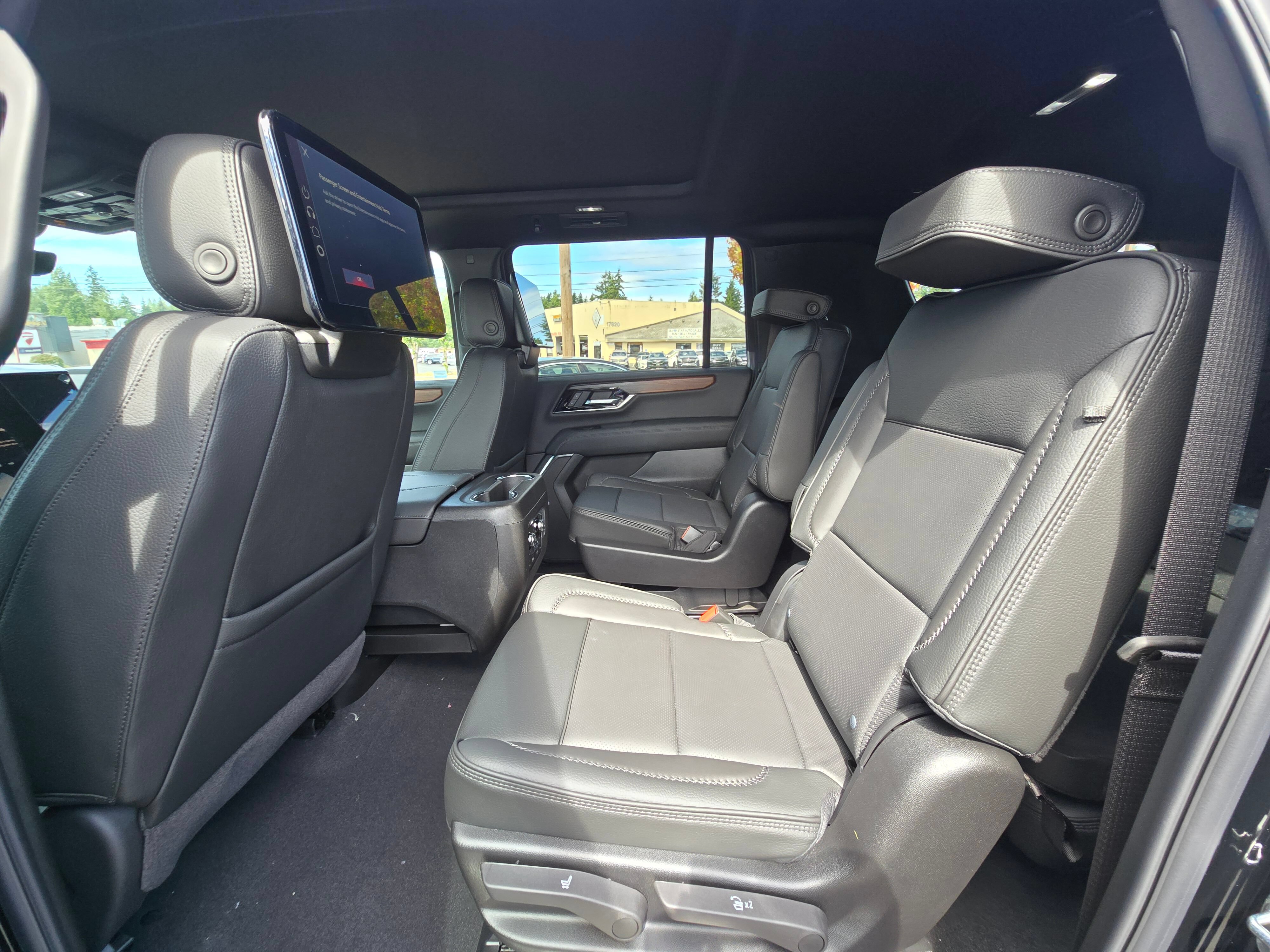 New 2026 GMC Yukon XL Denali w/ Denali Reserve Package AWD/4WD image 11