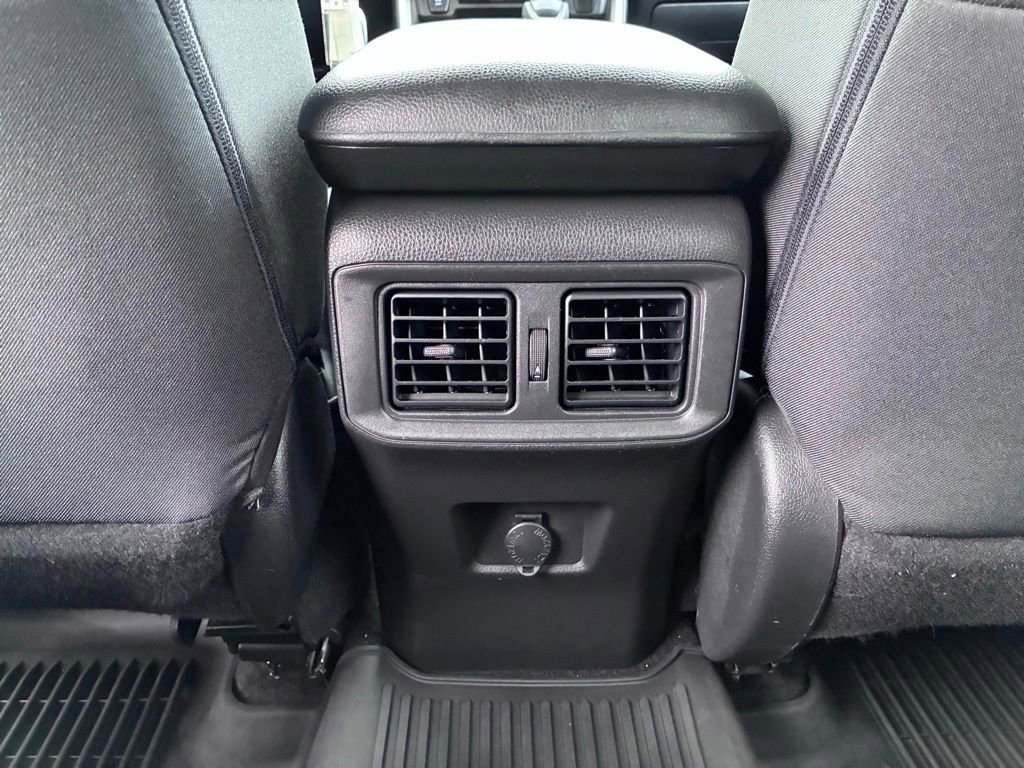 Used 2021 Toyota RAV4 LE AWD/4WD image 18