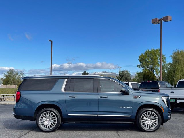 Used 2025 GMC Yukon XL Elevation AWD/4WD image 2