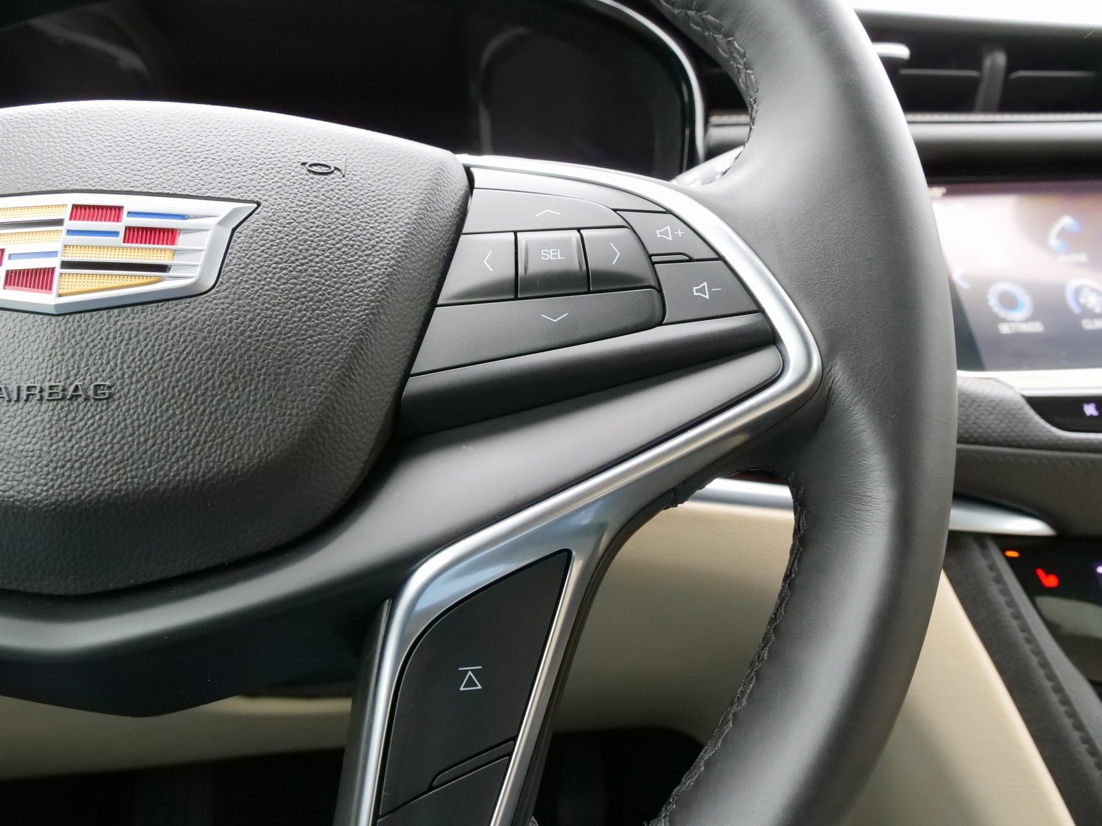 Used 2018 Cadillac XT5 Luxury w/ Driver Awareness Package image 24