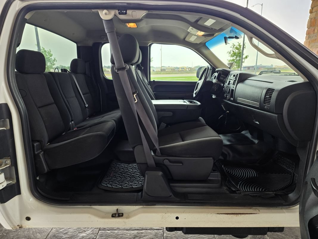 Used 2011 Chevrolet Silverado 2500 LT AWD/4WD image 22