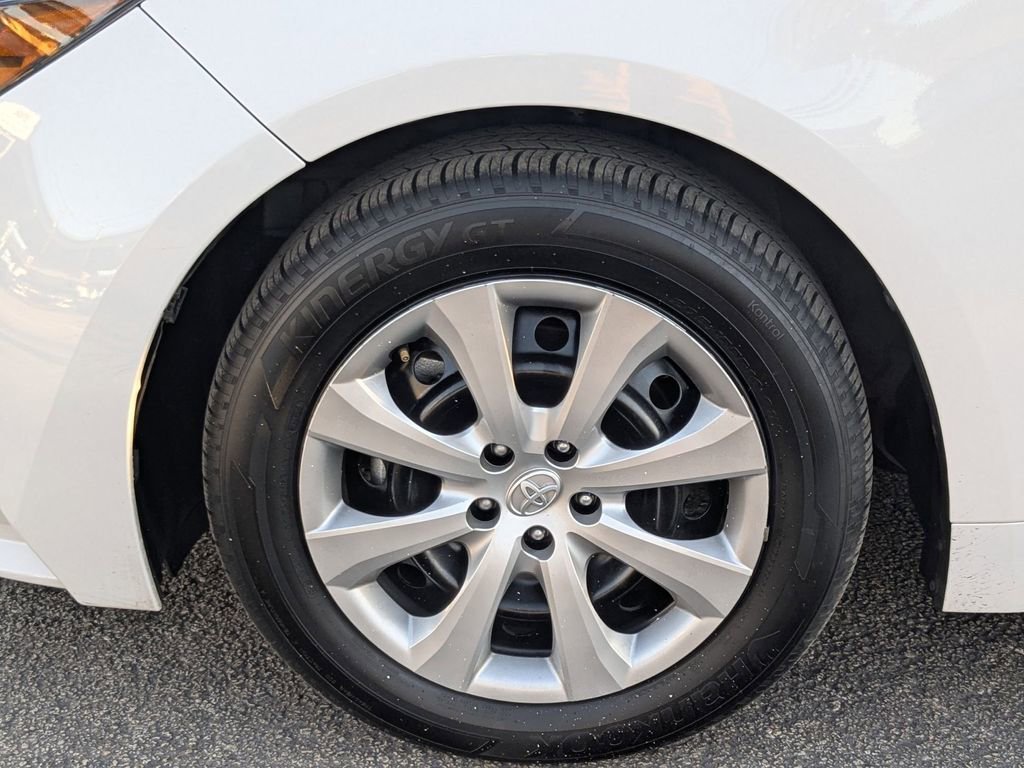 Used 2025 Toyota Corolla LE image 29