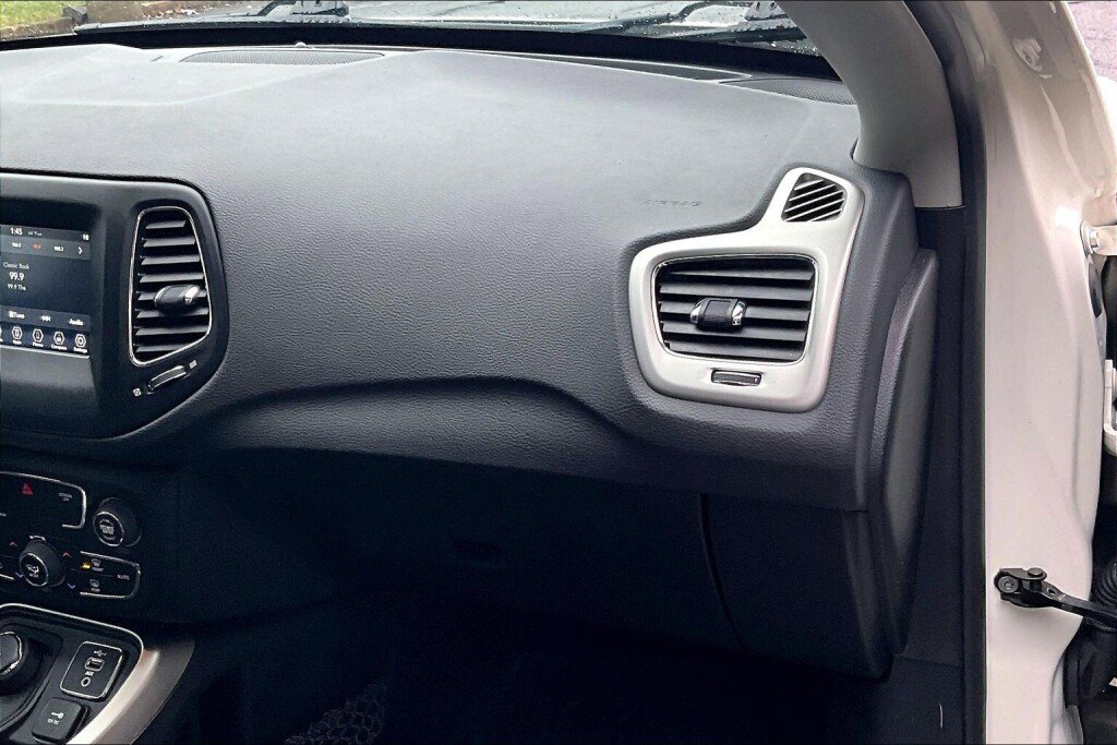 Used 2020 Jeep Compass Latitude image 11